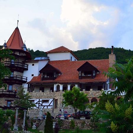 Castelul Lupilor Hotel Chimindia Luaran gambar