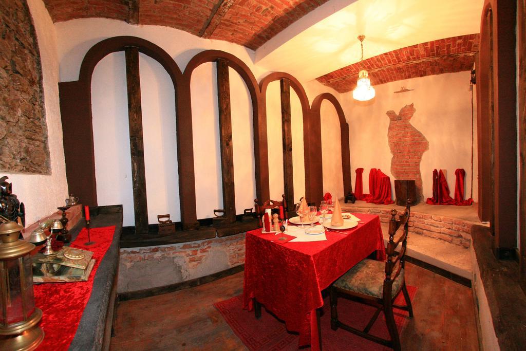 Castelul Lupilor Hotel Chimindia Luaran gambar