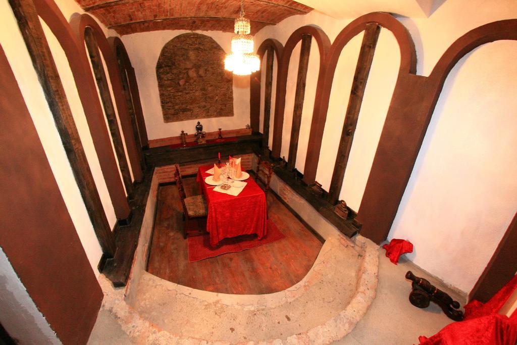 Castelul Lupilor Hotel Chimindia Luaran gambar