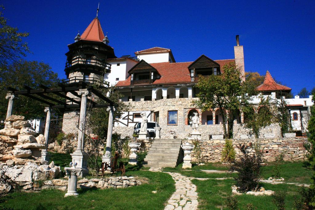 Castelul Lupilor Hotel Chimindia Luaran gambar