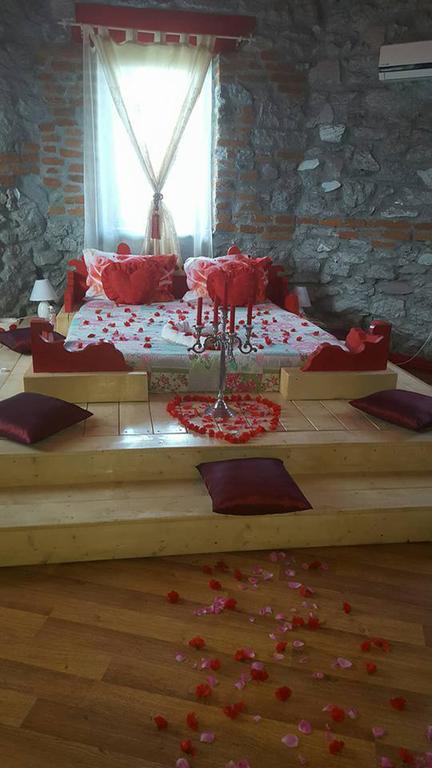 Castelul Lupilor Hotel Chimindia Luaran gambar